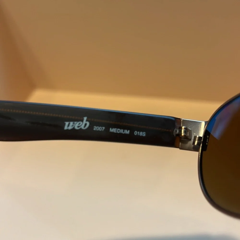 Web brown gold